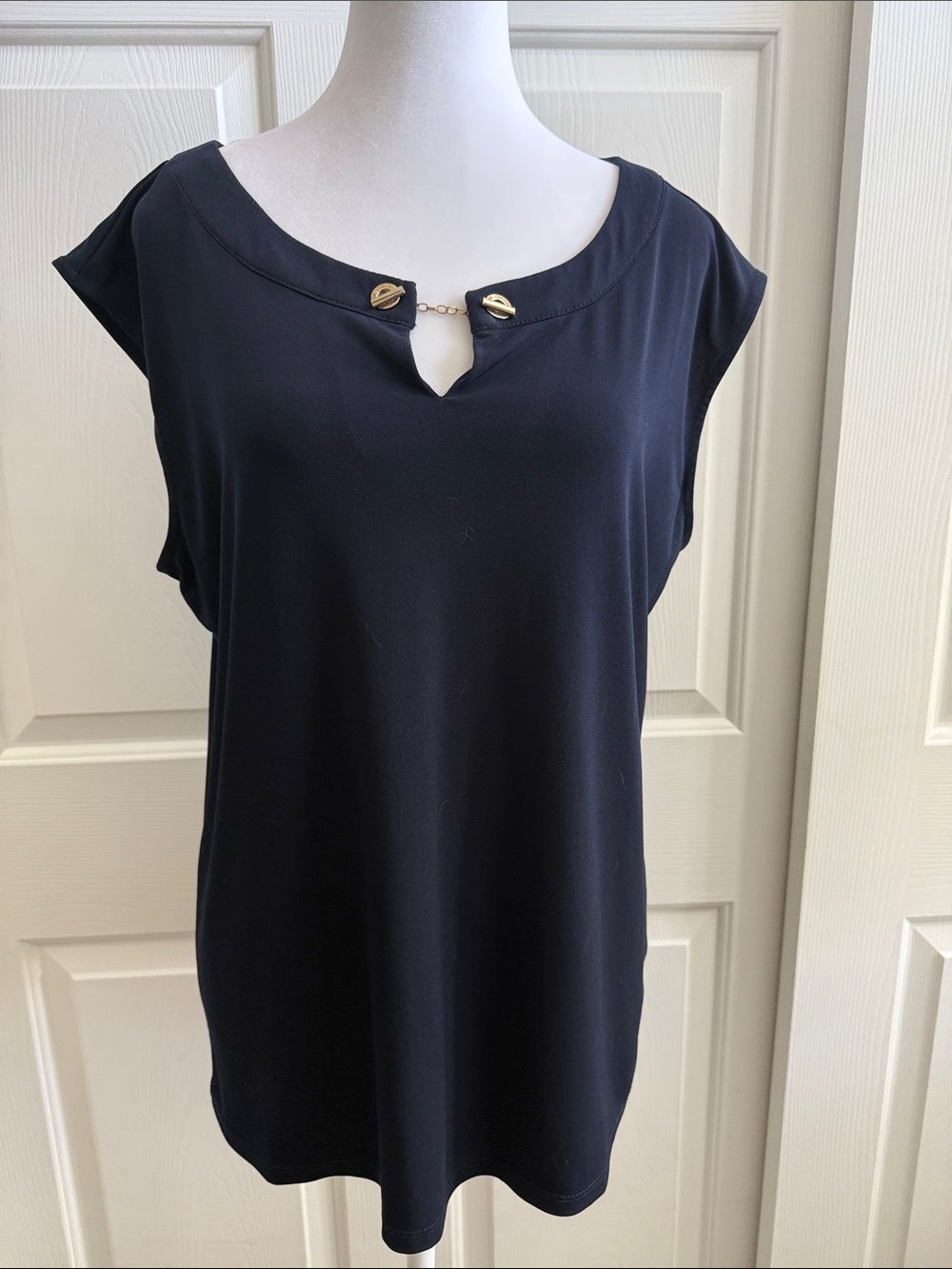 Carmen Marc Valvo Navy Sleeveless Keyhole Top with Gold Chain Detail